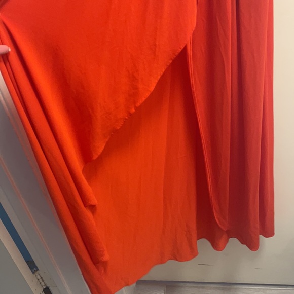 Side shown leg slit red fancy dress - Picture 4 of 9